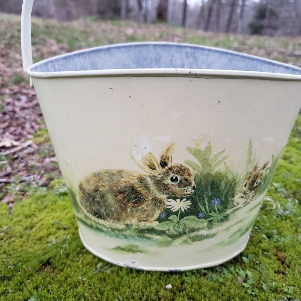 VINTAGE STYLE Painted Rabbit Bucket